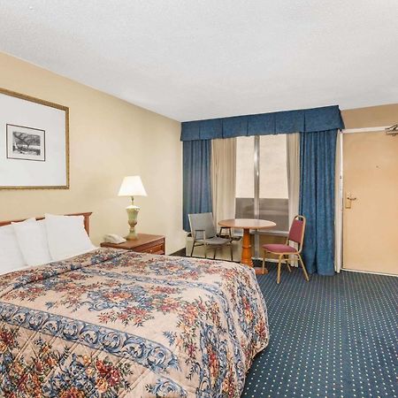 Knights Inn Overland Park Mission Eksteriør bilde