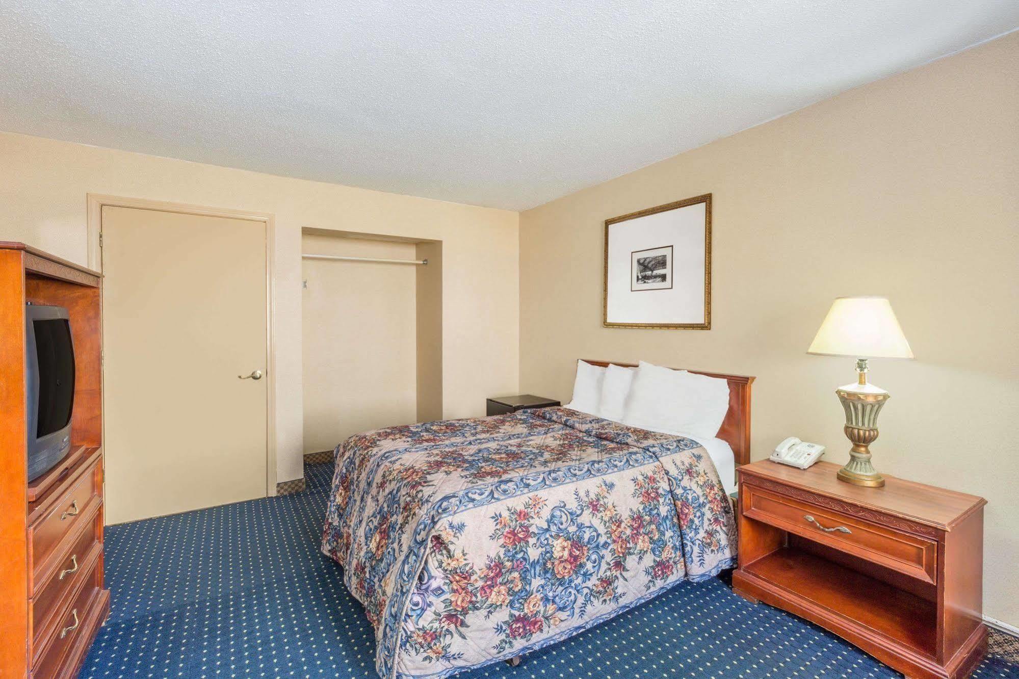 Knights Inn Overland Park Mission Eksteriør bilde